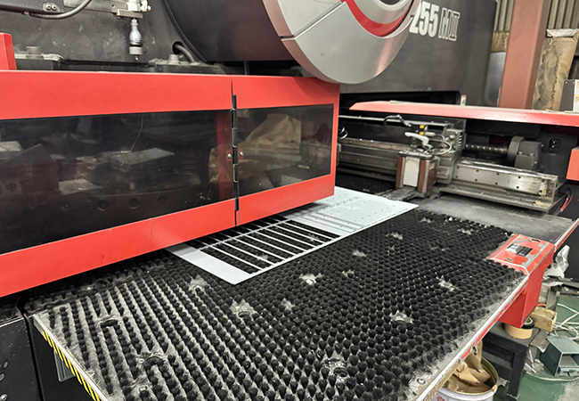 抜き加工(タレパン加工)