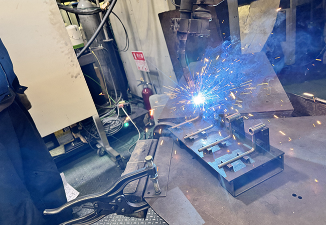 半自動ロボット溶接